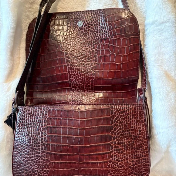Brown Crocodile Embossed Leather Shoulder Bag - Picture 3 of 12